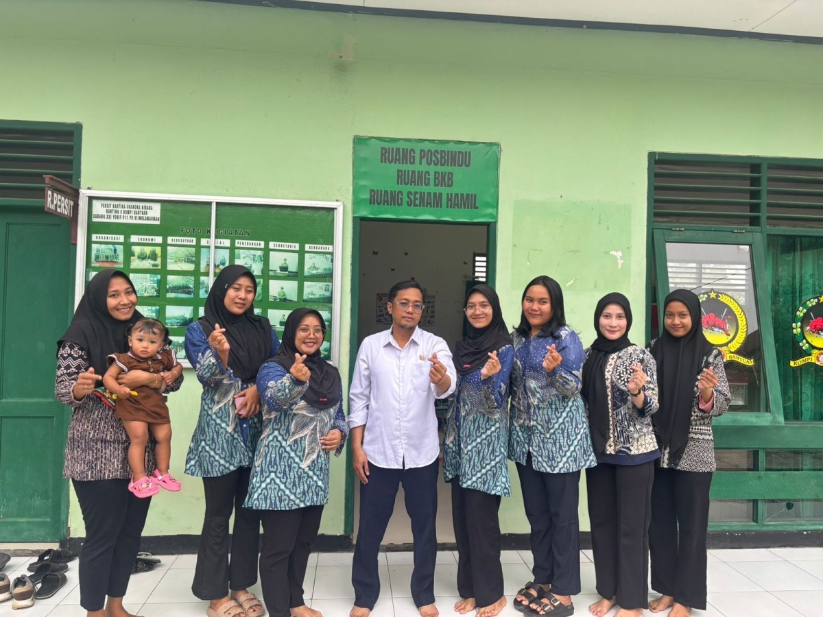 Pertemuan kelompok BKB Menur 28 di Kampung KB Citra Sejati materi terkait penanaman nilai karakter melalui 8 fungsi keluarga