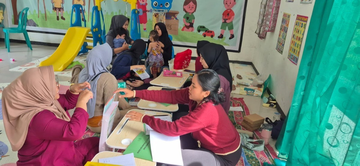 Pertemuan kelompok kegiatan BKM Menur 28 di kampung KB Citra Sejati  materi terkait peran ayah dalam pengasuhan