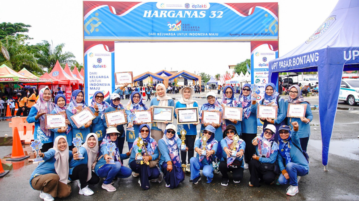 Pembagian Hadiah Lomba Administrasi Bangga Kencana Tingkat Kota Bontang