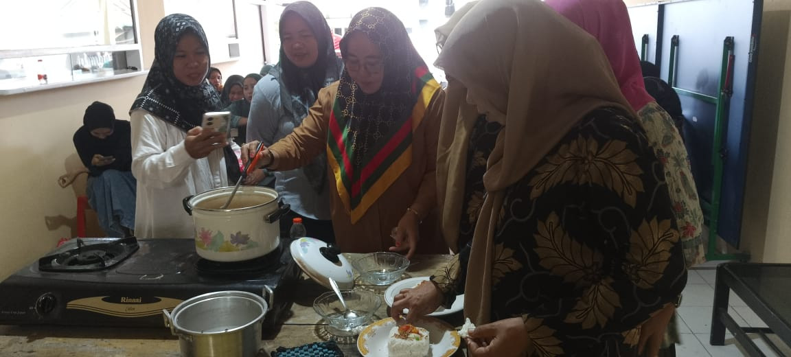 Pembinaan Kader Dashat untuk menyajikan Makanan Sehat bagi Ibu Hamil dan Baduta