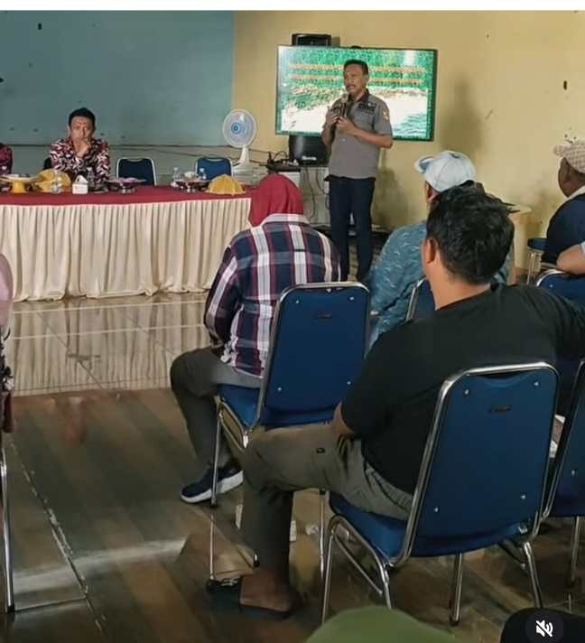 Sosialisasi dan penegasan penertiban dan pemanfaatan Ruang wisata  kepada warga masyarakat dan pengelola penginapan di kawasan pantai Panrangluhu