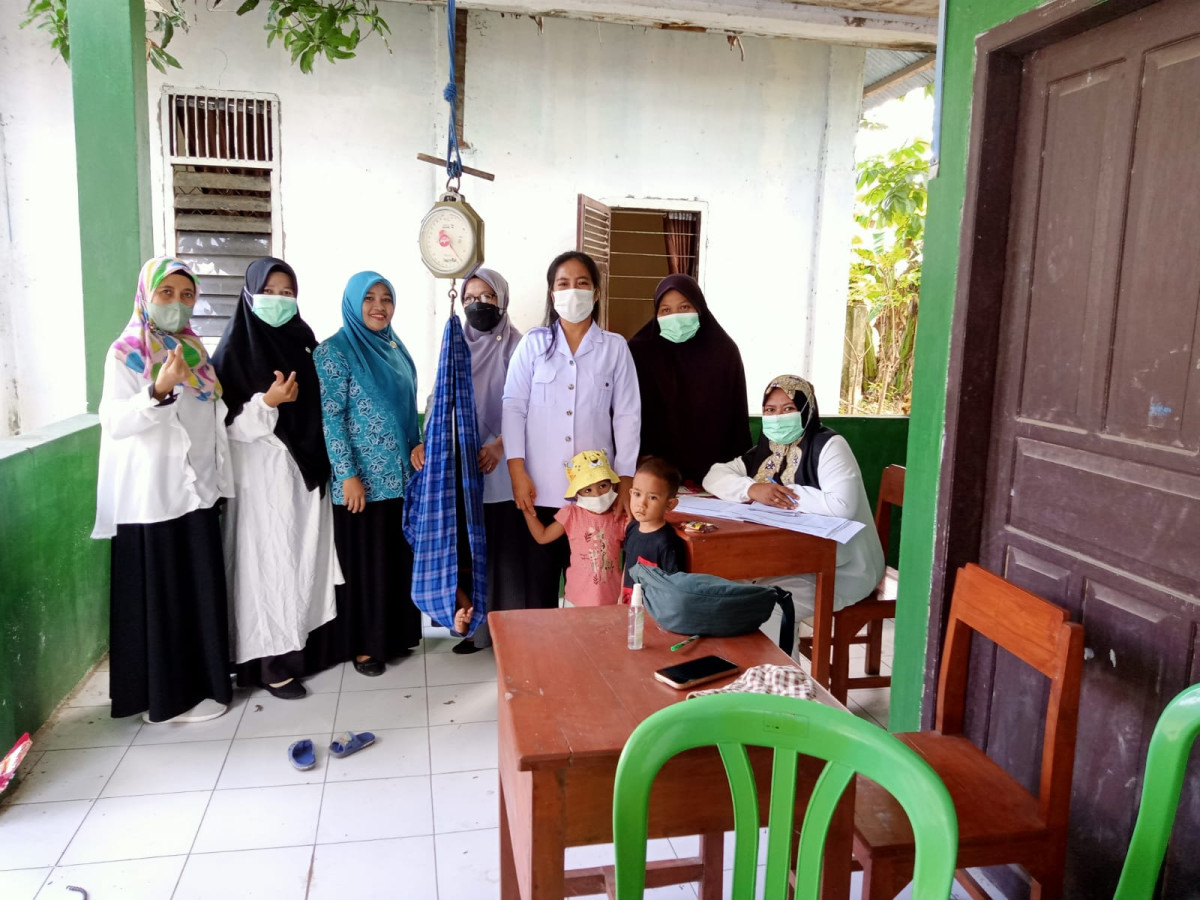 MELAKUKAN PEMBINAAN POSYANDU