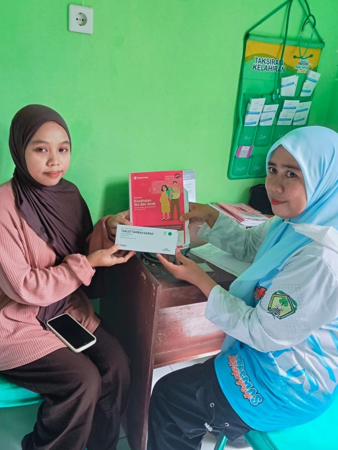 Pemberian tablet tambah darah bagi ibu hsmi