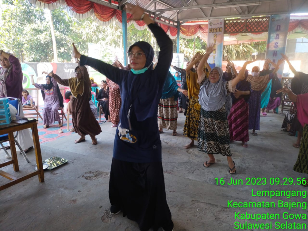 Senam lansia dan pemeriksaan lansia
