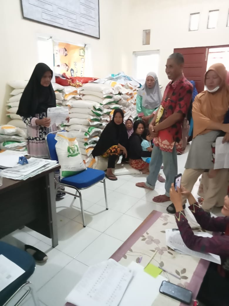 Pembagian sembako