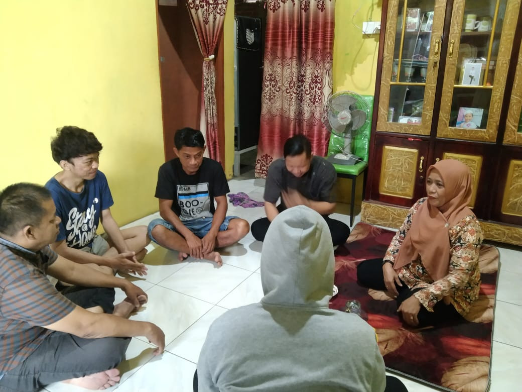 Melakukan KIE