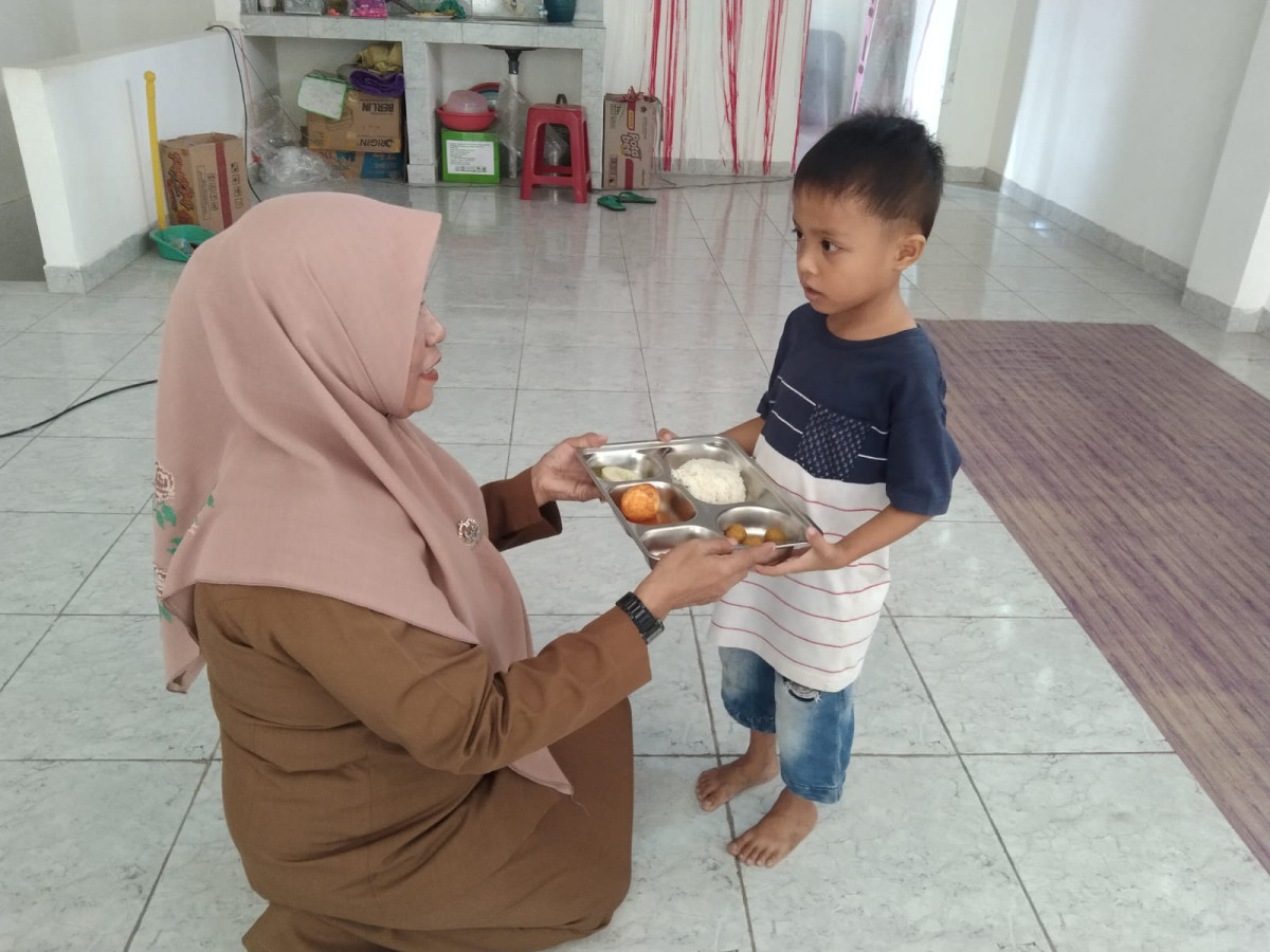 pemberian makanan bergizi [ MBG ]