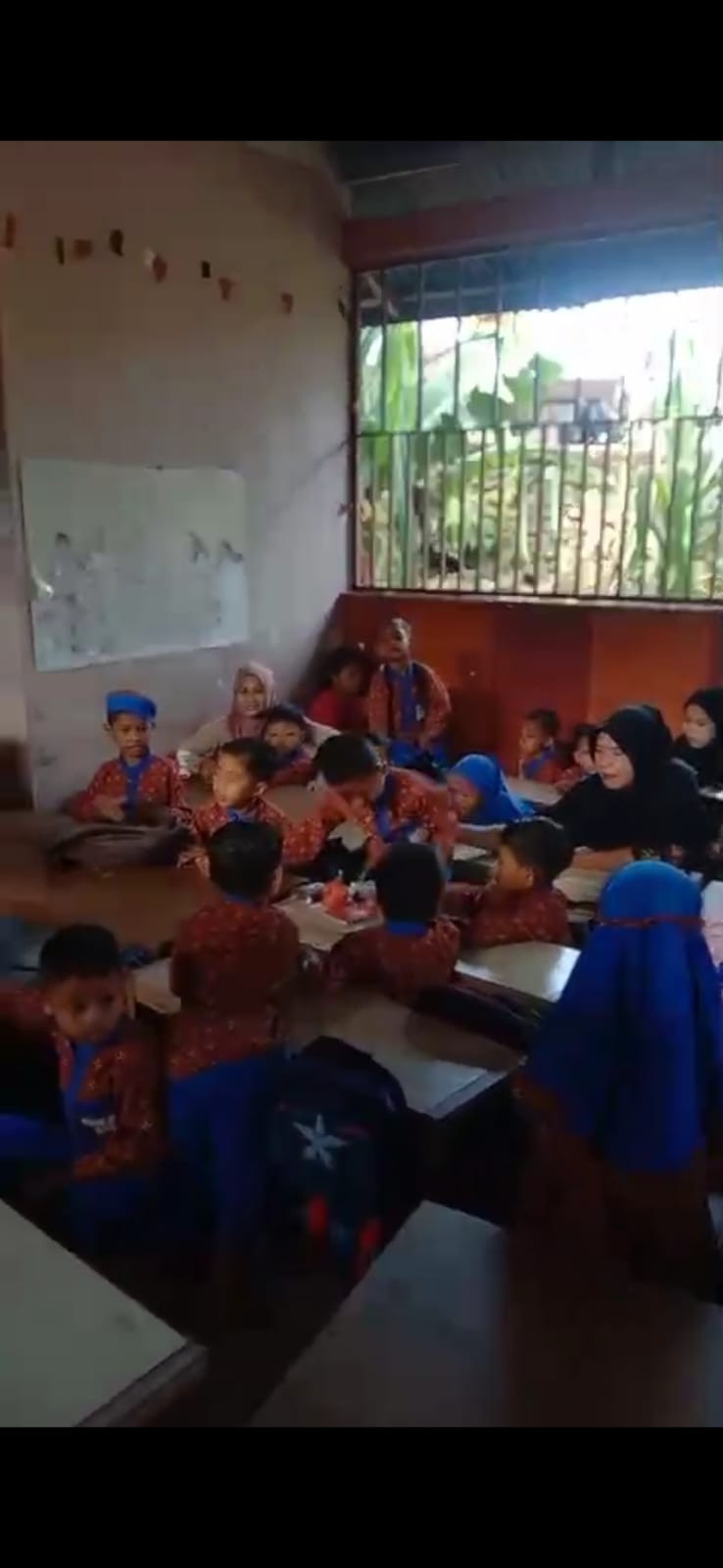 Pendidikan anak usia dini ( PAUD )