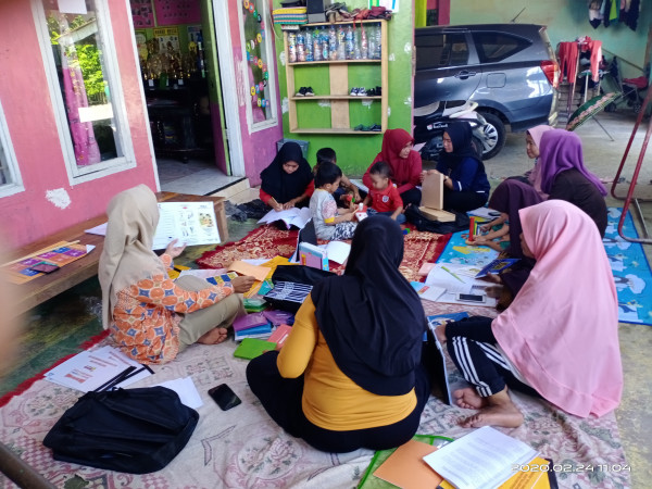 Sekretaris melakukan penjelasan dan pengisian KKA