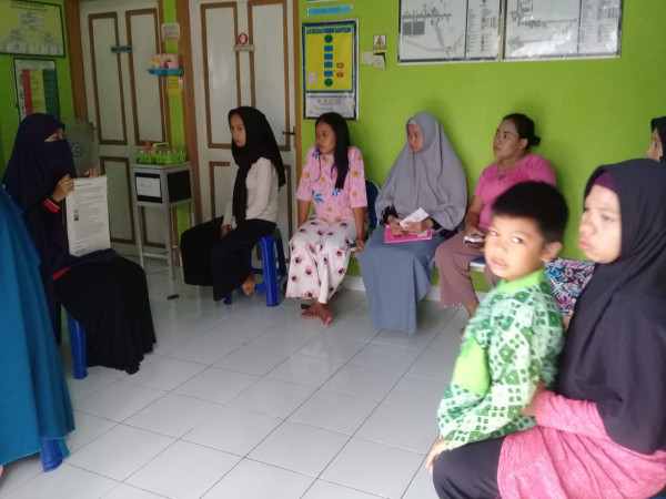 Kelas Ibu Hamil dan Pemeriksaan Gigi Ibu Hamil Oleh Petugas Kesehatan