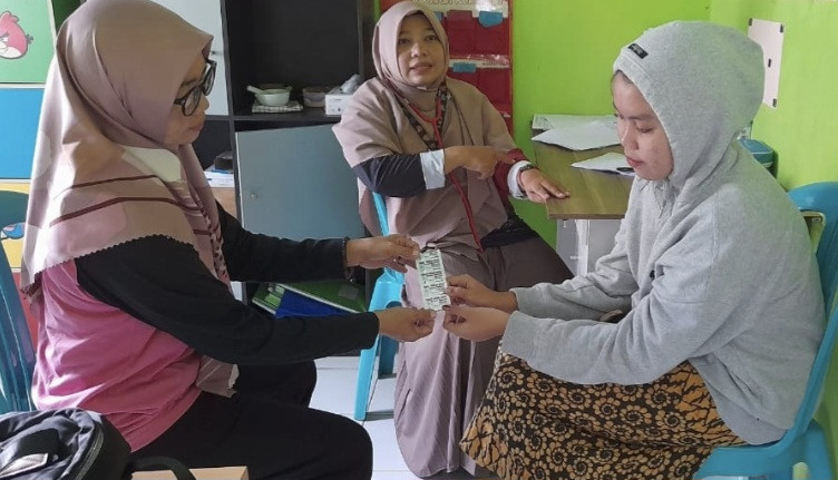 Pemberian TTD bagi remaja putri