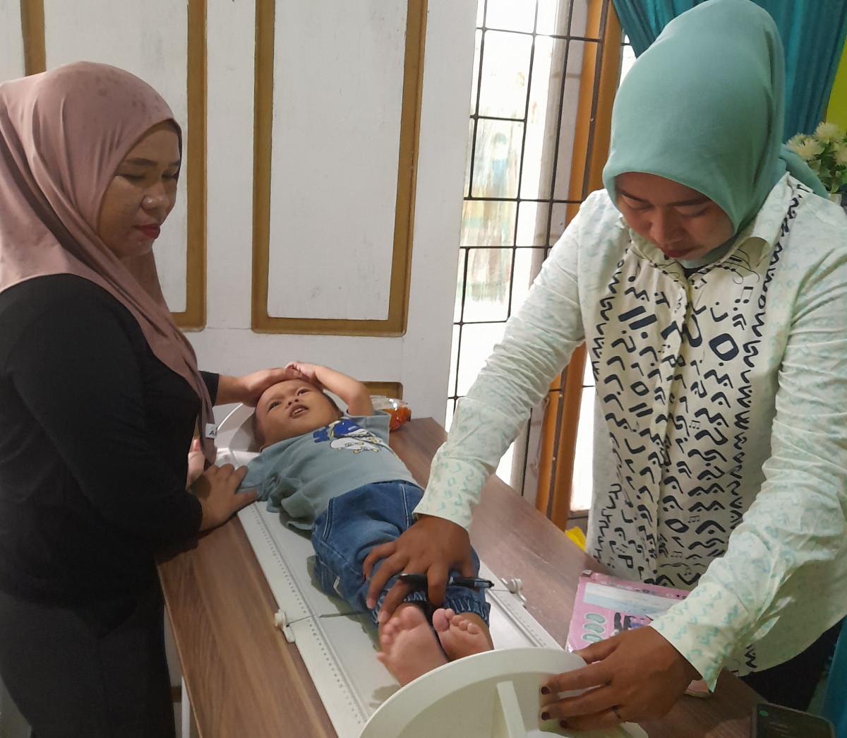 Melaksanakan posyandu Aktif