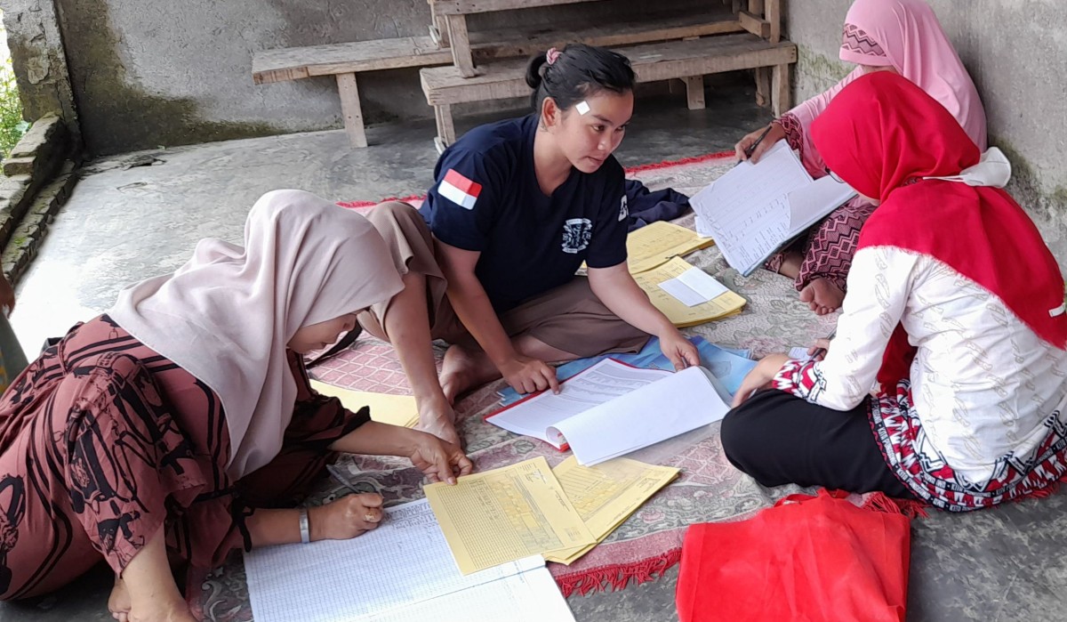 Melakuka  pembinaan posyandu