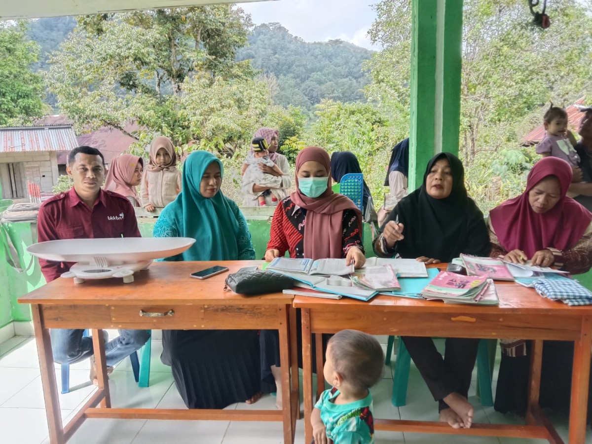 Melaksanakan Posyandu Aktif