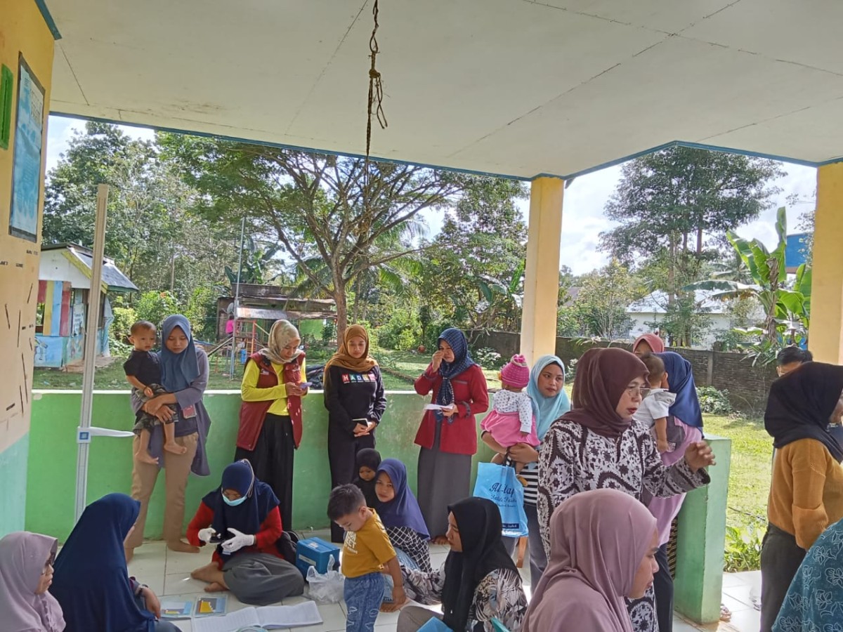 Melaksanakan Posyandu Aktif