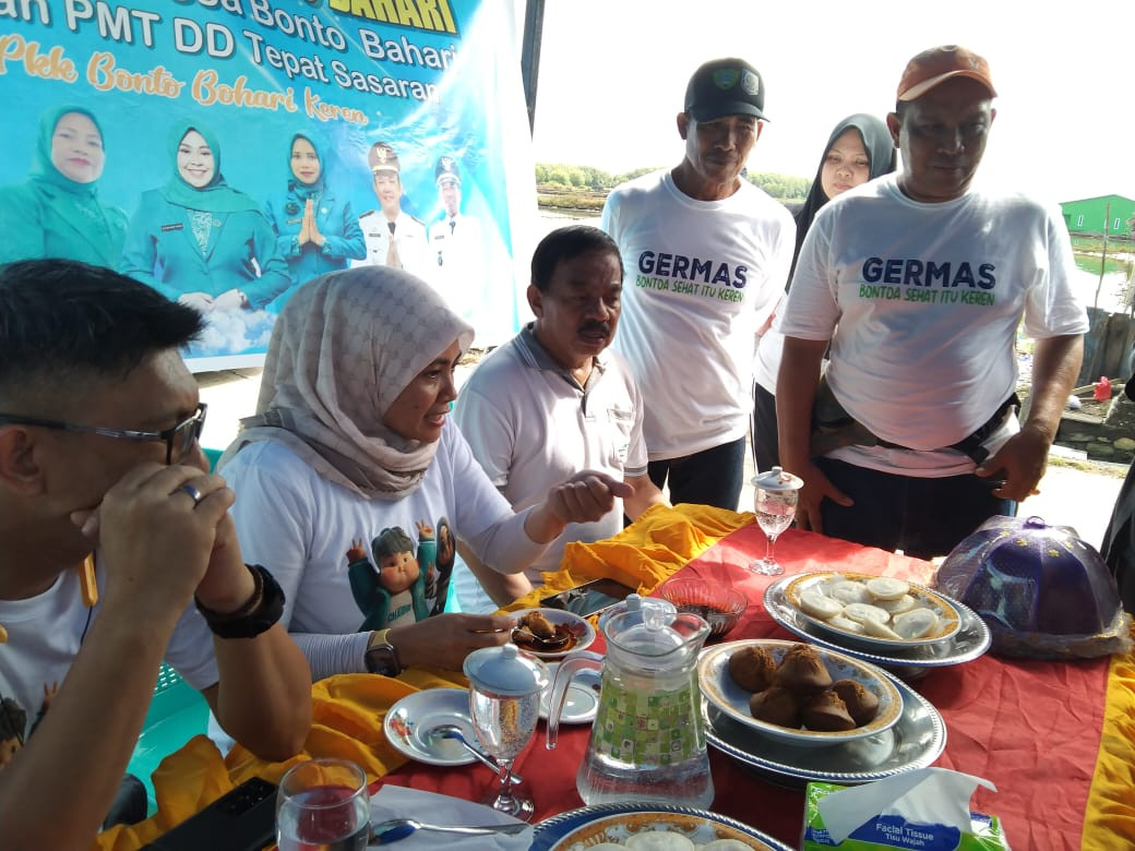 Wakil BUpati Maros Menghadiri pemberian PMT kepada Anak Stunting dalam keg.GERMAS