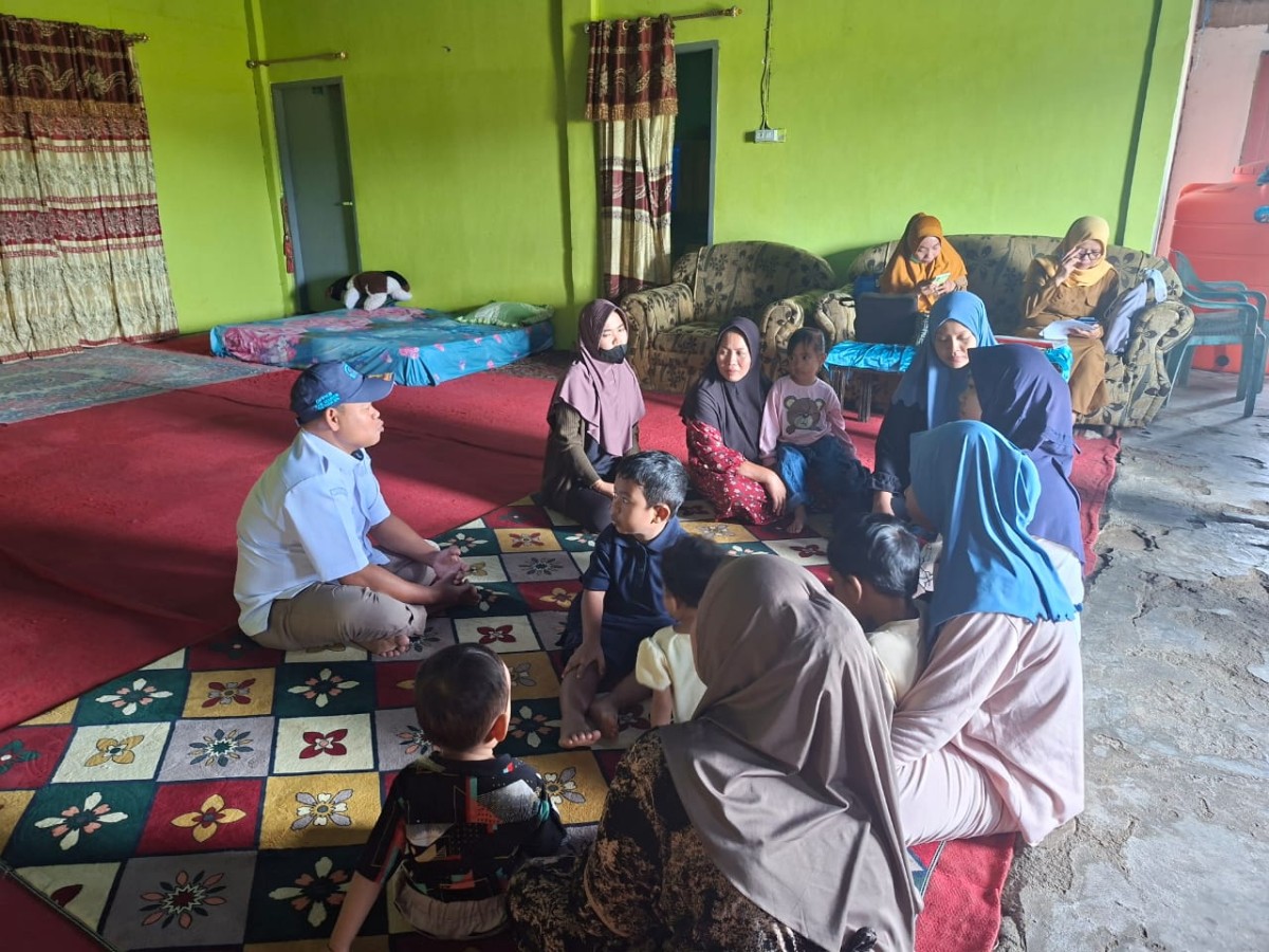 Melakukan Pembinaan BKR ( Bina Keluarga Remaja )