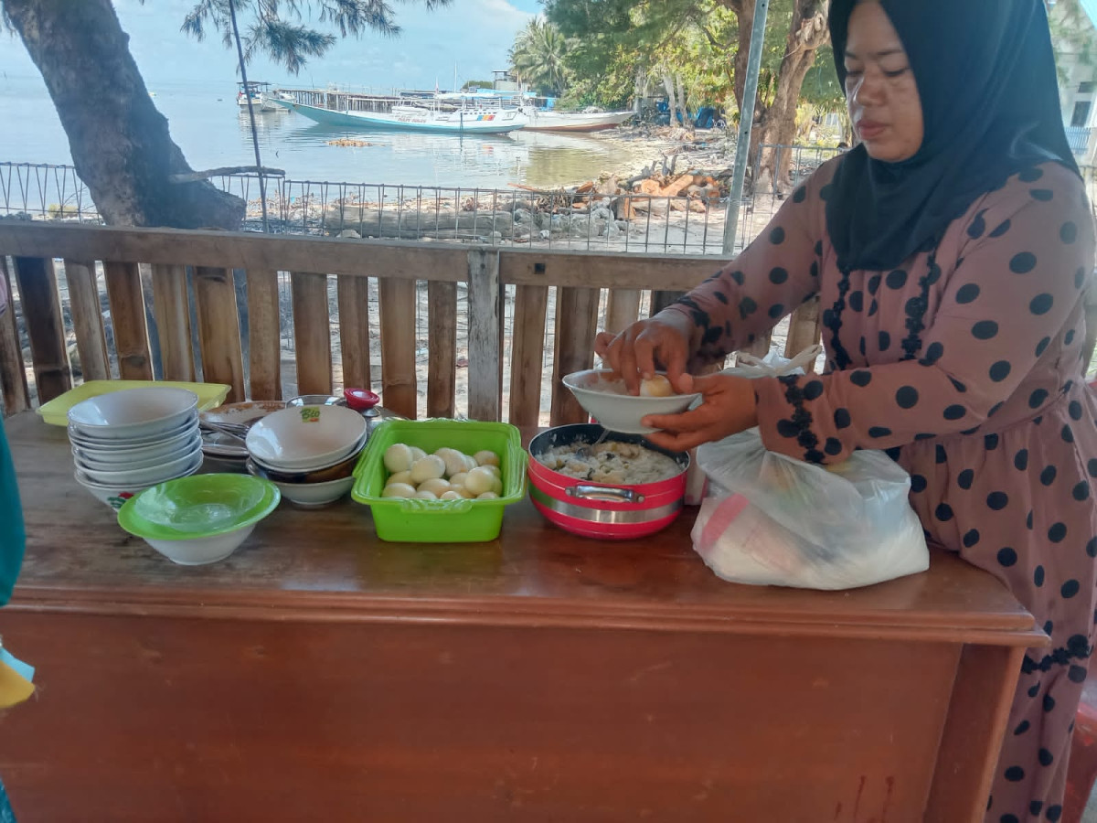 PEMBERIAN MAKANAN TAMBAH UNTUK ANAK STUNTING DI RUMAH GIZI ( DASHAT )