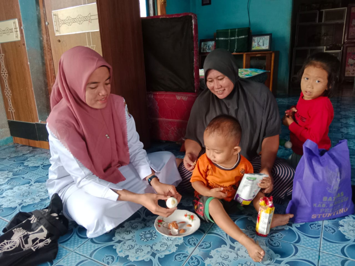 PEMBERIAN MAKANAN TAMBAH UNTUK ANAK STUNTING DI RUMAH GIZI ( DASHAT )