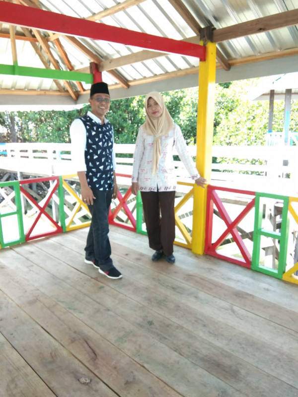 Tempat pertemuan dilokasi wisata hutan Mangrove di kampung KB Biringkassi Dalam