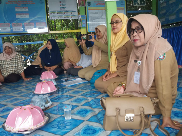 Bersama Sekretaris DPPKB dan nara sumber laiinya
