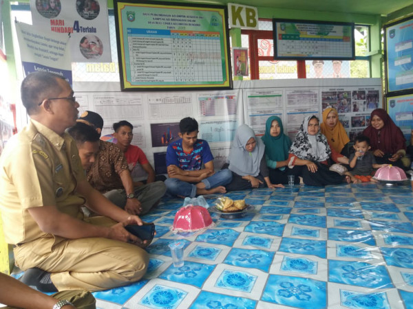 Bersama Kepala Desa Bulu Cindea dan anggota Kelompok Kerja