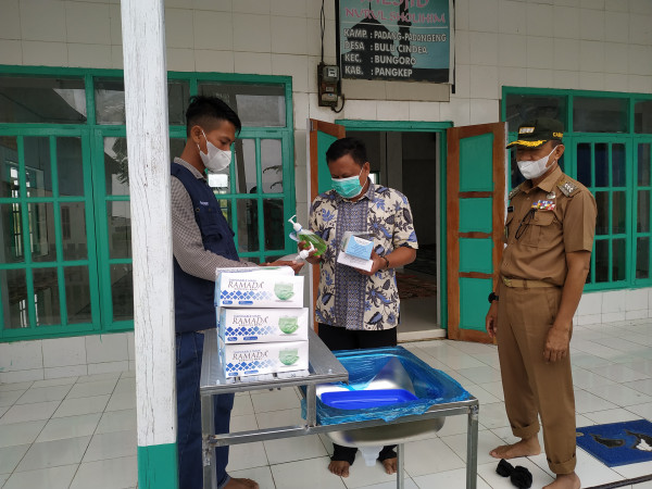 Penyemprotan Desinfektan dan Pembagian Masker