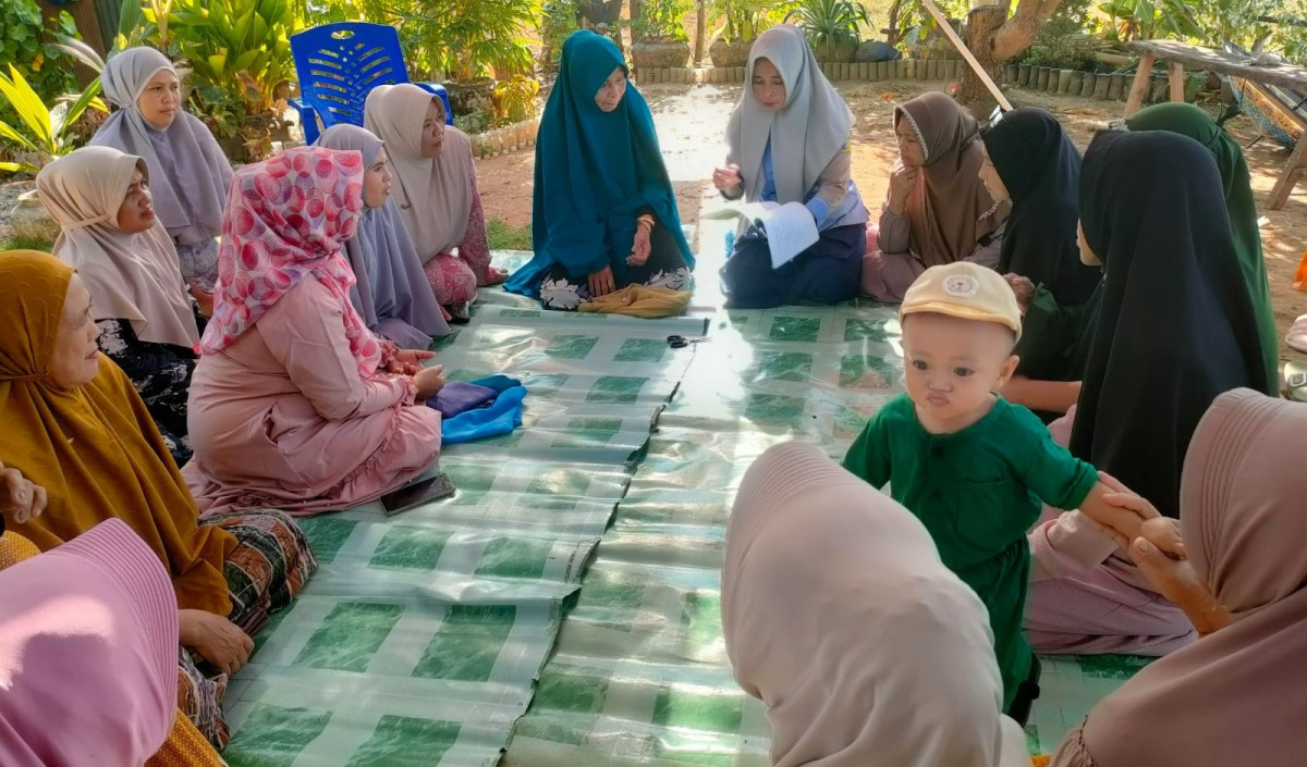 Penyuluhan tentang  percepatan penurunan stunting kepada ibu-ibu anggota majlis ta'lim kegiatan ini bertujuan untuk memberi pengetahuan kepada ibu-ibu tentang apa itu stunting dan bagaimana cara penanggulangan stunting