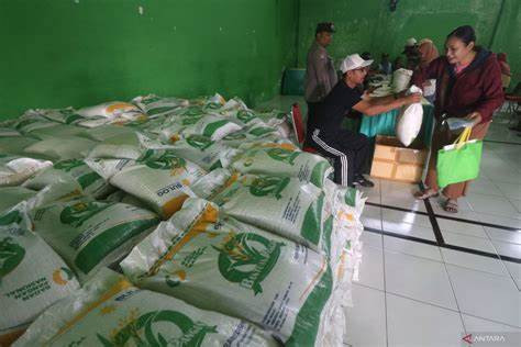 Pemberian bantuan pangan selain beras dan telur