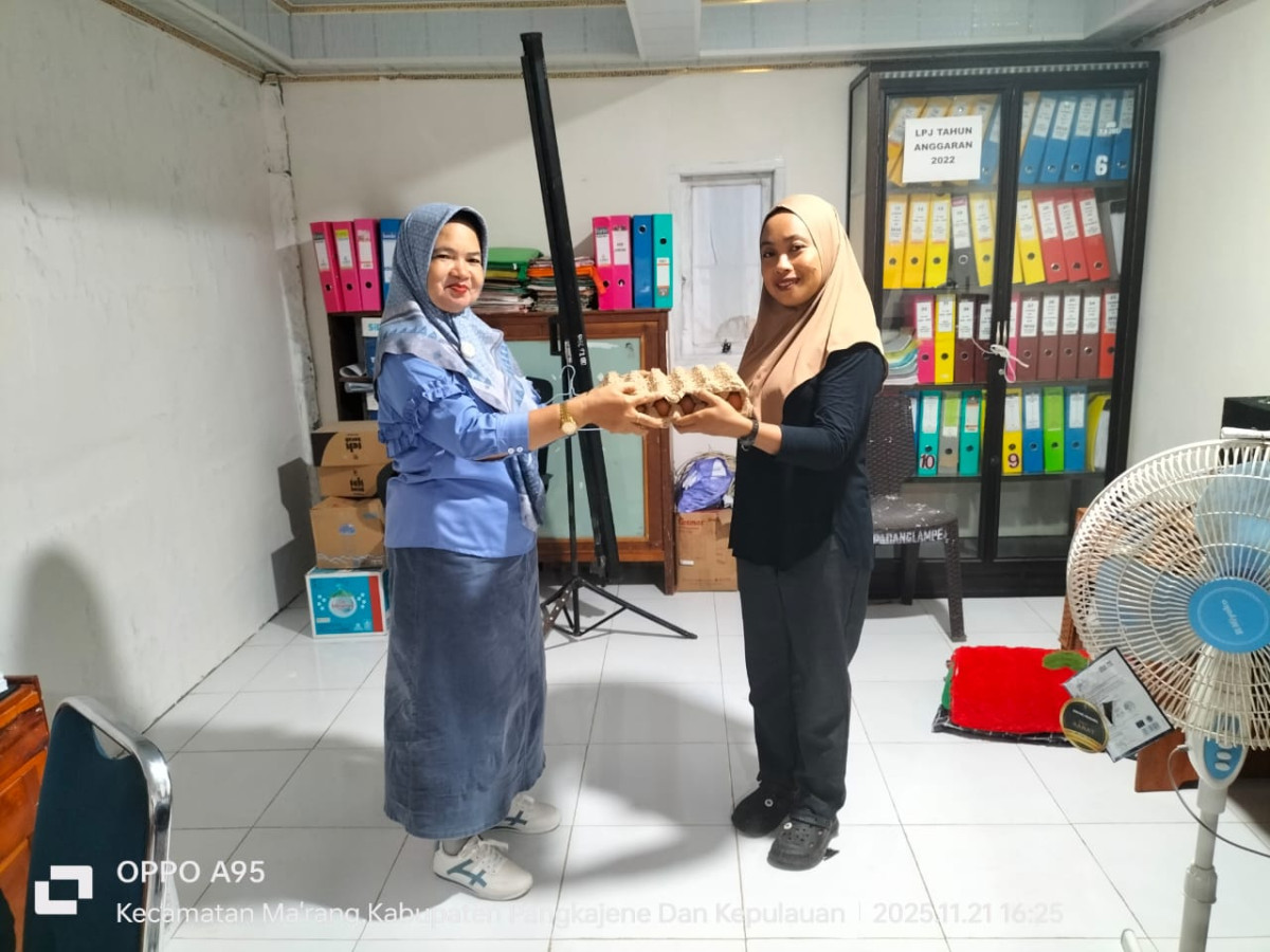 Penyerahan Bantuan telur ke anak balita stunting