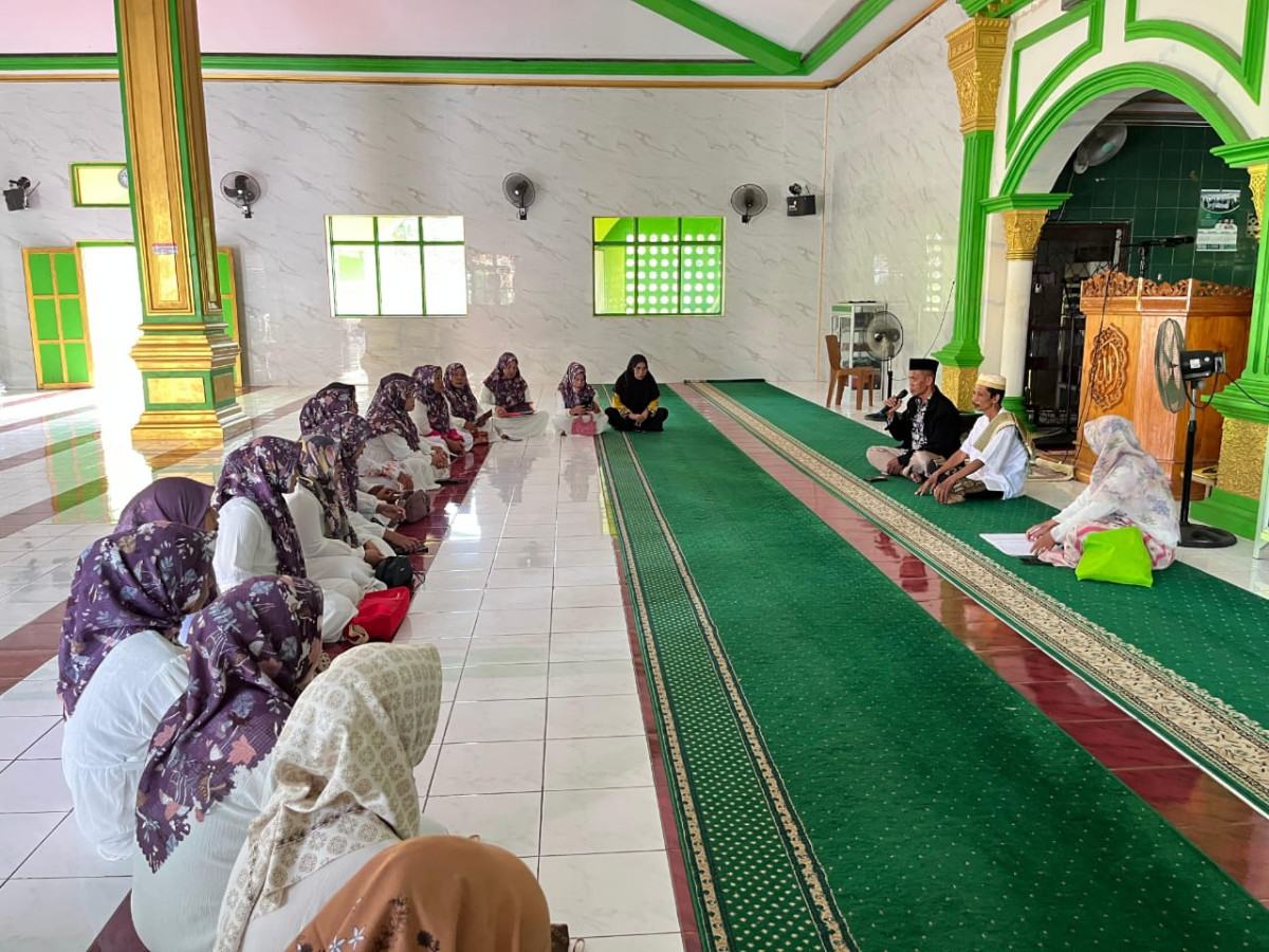 melakukan pertemuan majelis taklim