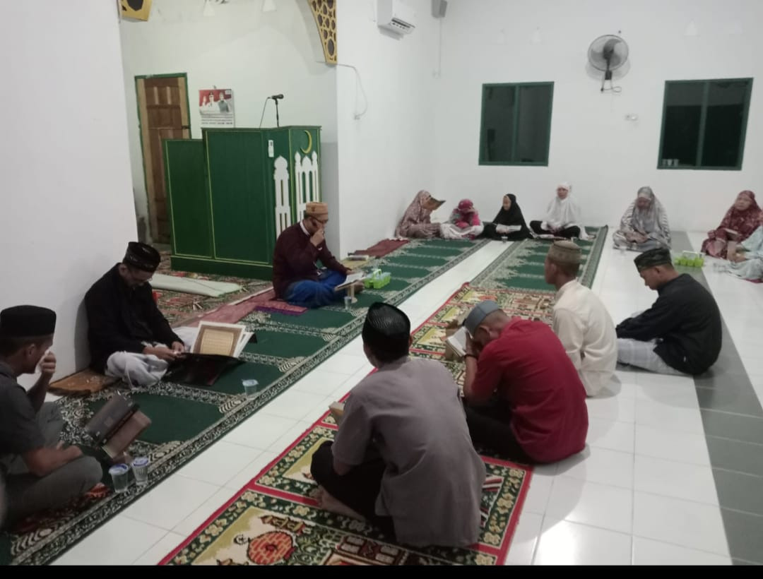 melakukan kegiatan yasinan