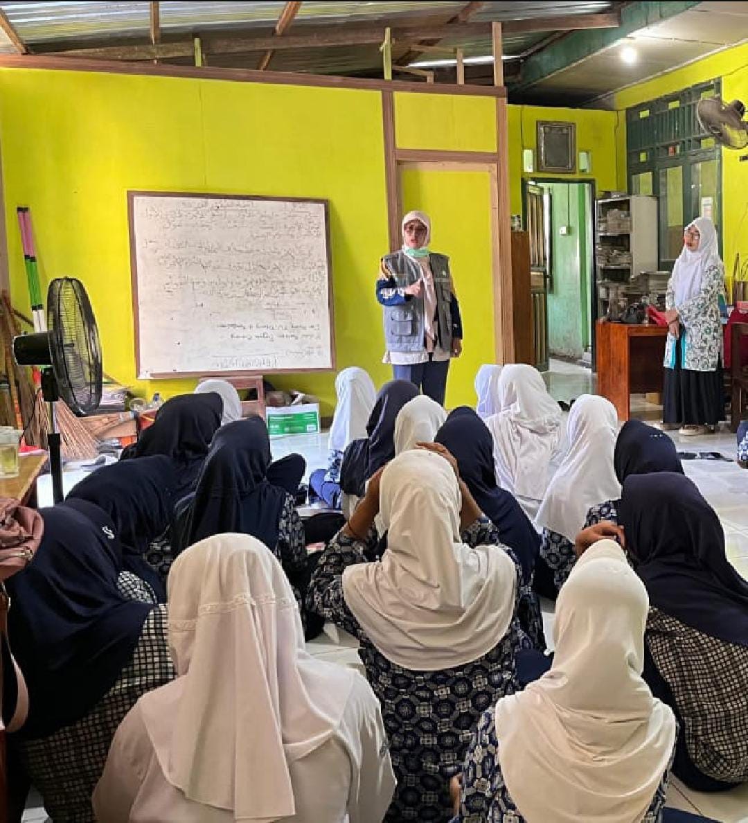Pemberian tablet tambah darah bagi remaja putri