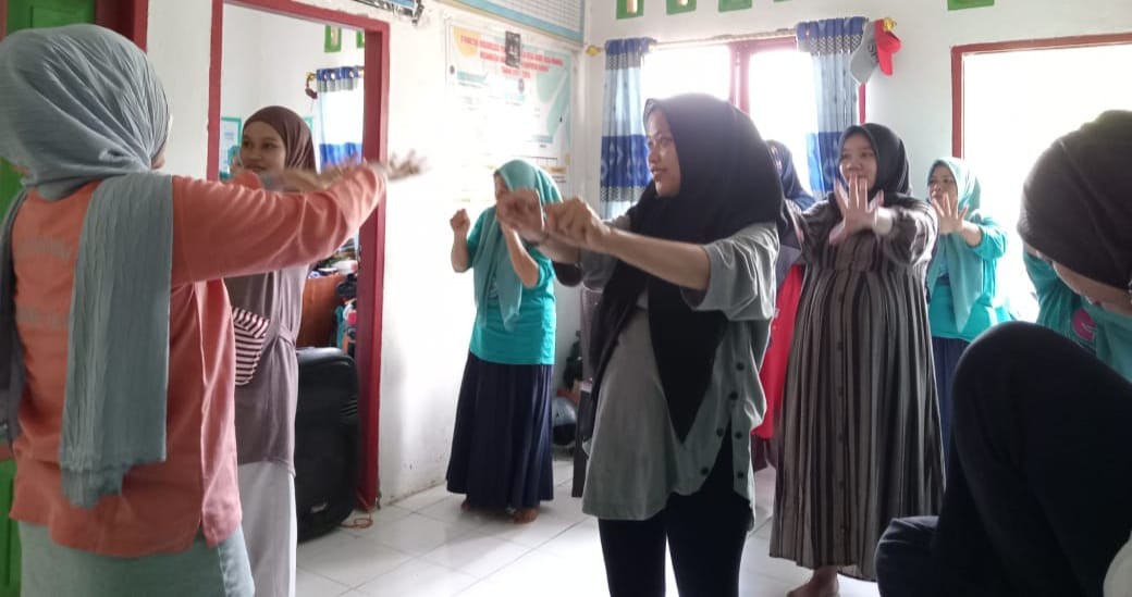 Pemberian tablet tambah darah bagi remaja putri dan ibu hamil