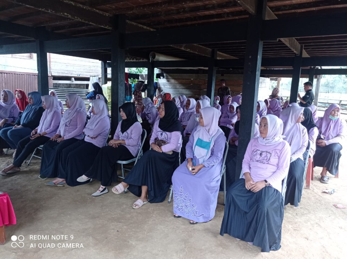 para peserta sangat antusias menyimak materi yang disampaikan oleh narasumber