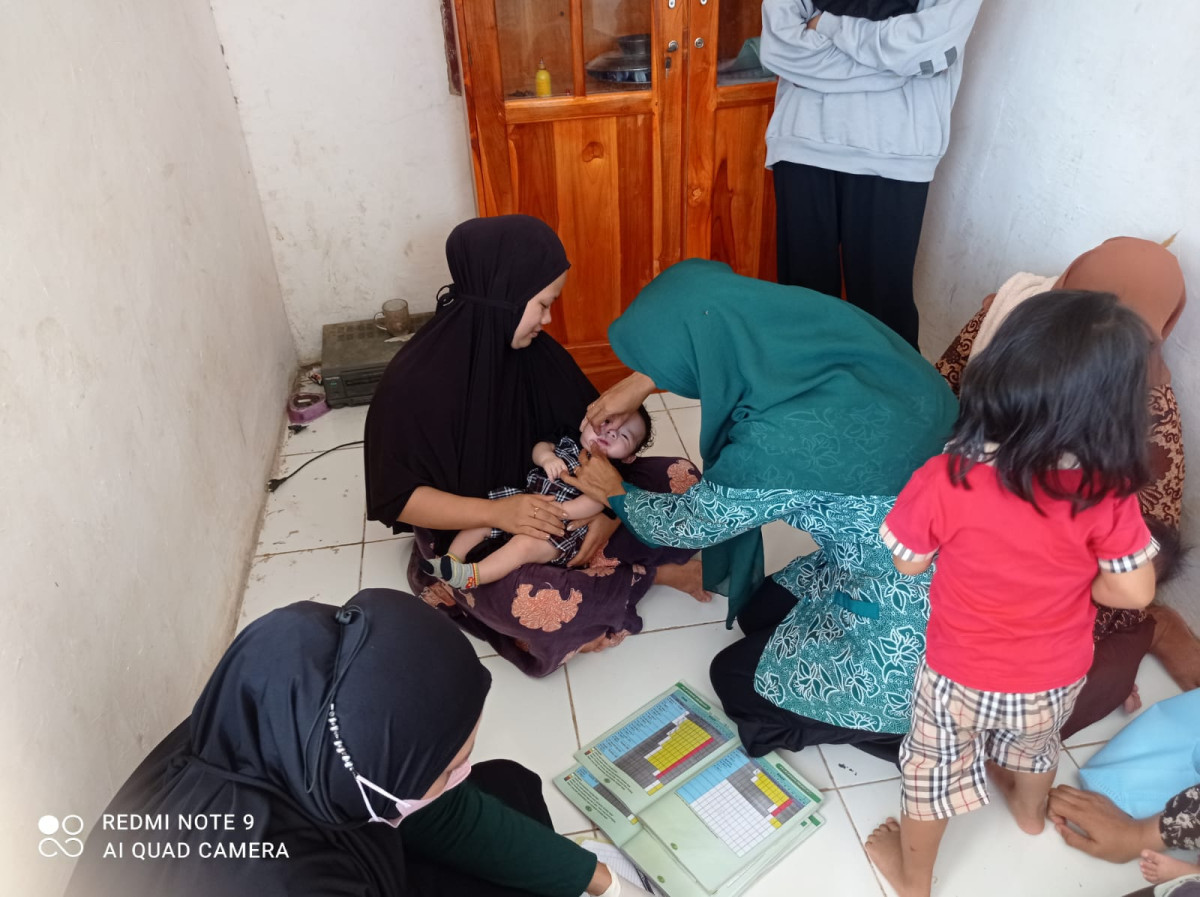 Melaksanakan Posyandu Aktif