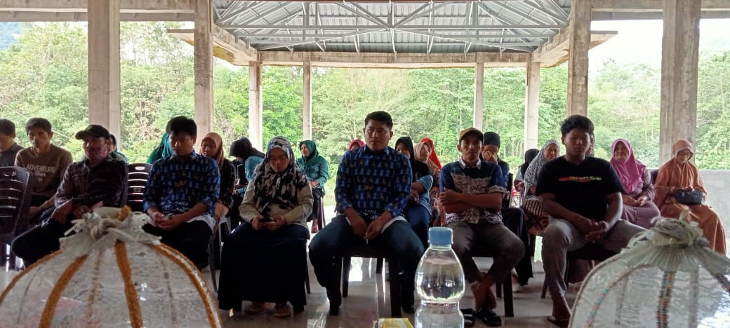 para peserta tengah mendengarkan arahan yang disampaikan