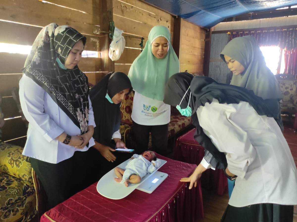 Pendampingan ibu/keluarga balita meliputi pemenuhan gizi, pengasuhan, dan pelayanan kesehatan