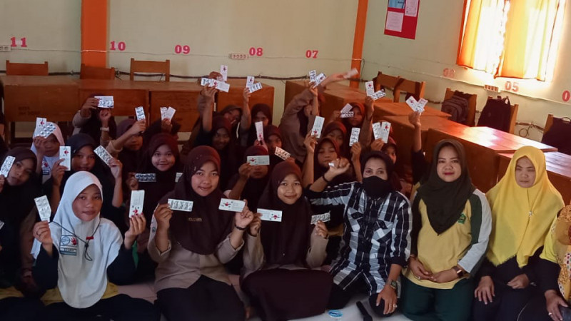 Pemberian tablet tambah darah bagi remaja putri dan ibu hamil