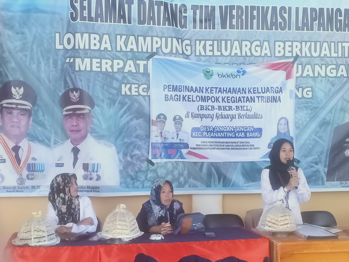 Pemberian materi oleh Penyuluh KB Desa Jangan Jangan