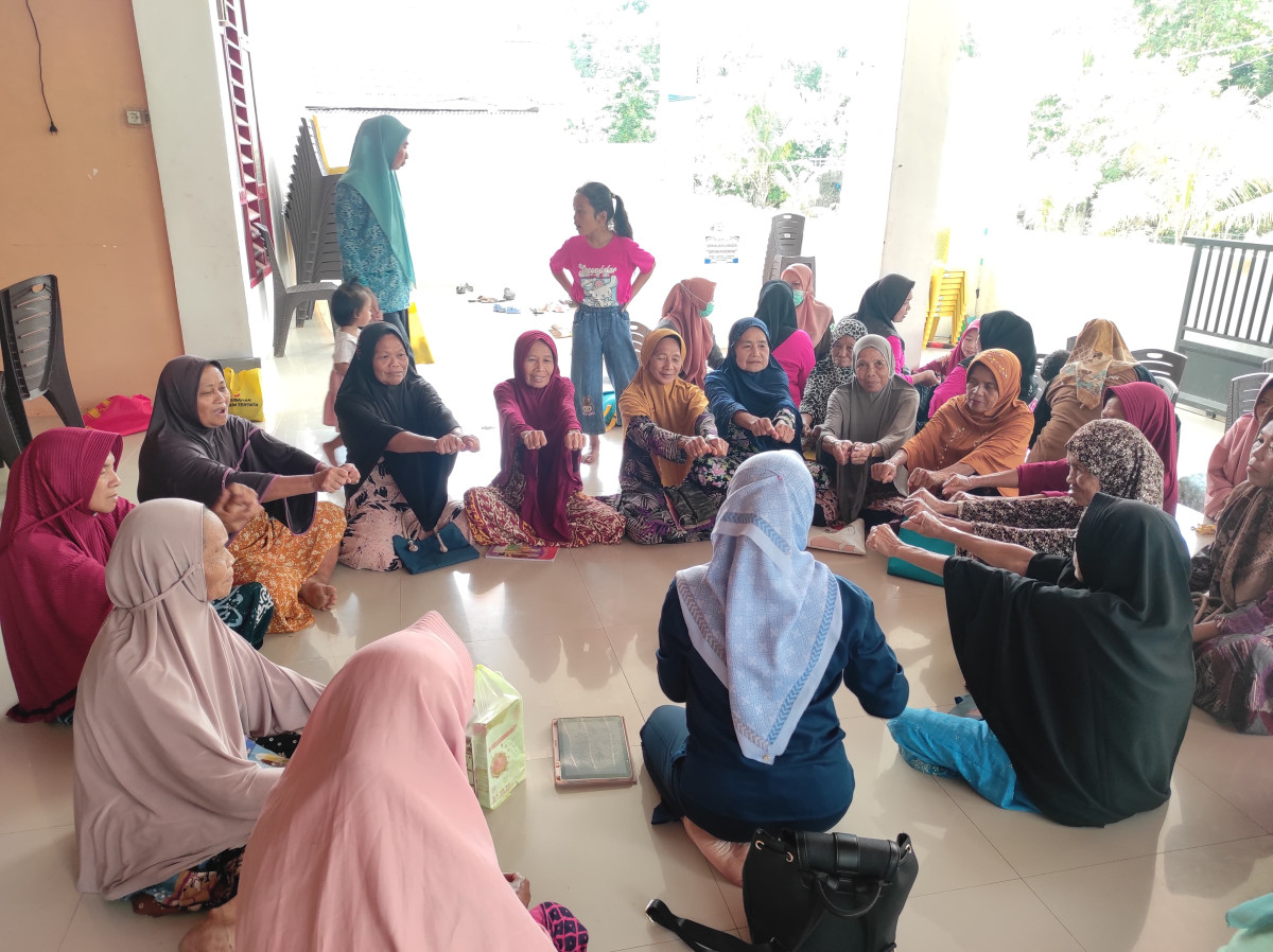 Senam Lansia untuk melancarkan peredaran darah dan menguatkan otot lansia