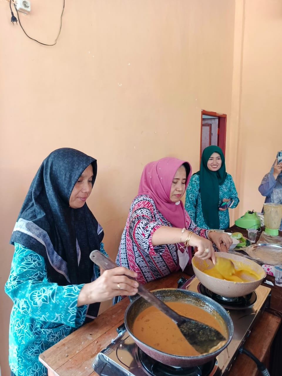 Pelatihan produksi dan pemasaran bagi usaha rumah tangga