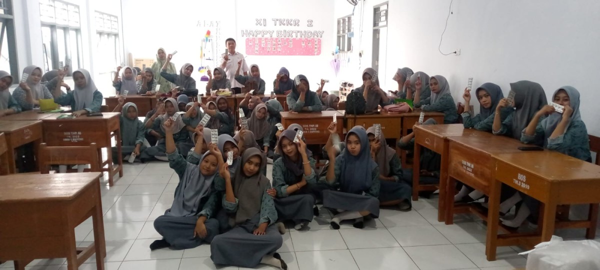 Pemberian tablet tambah darah bagi remaja putri dan ibu hamil