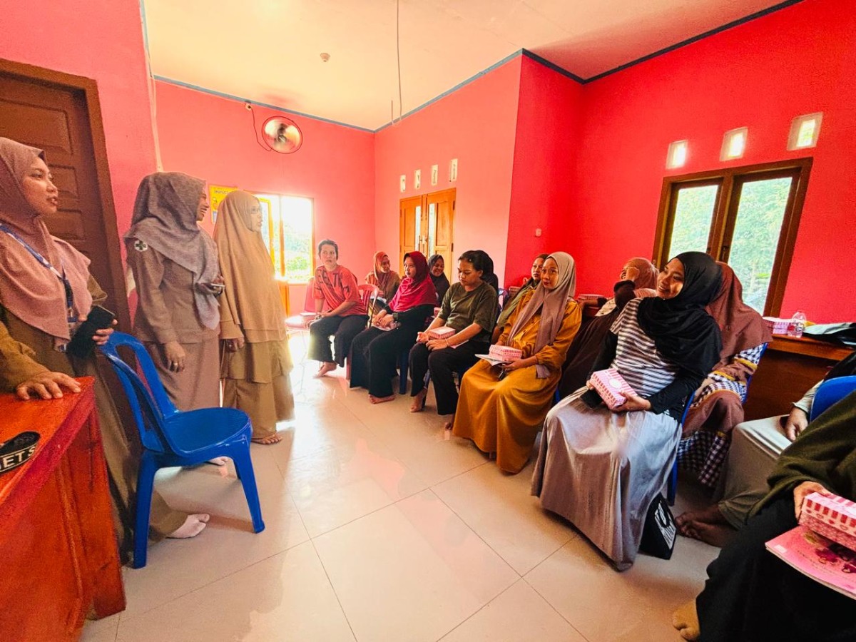 Melakukan KIE tentang 1000 HPK