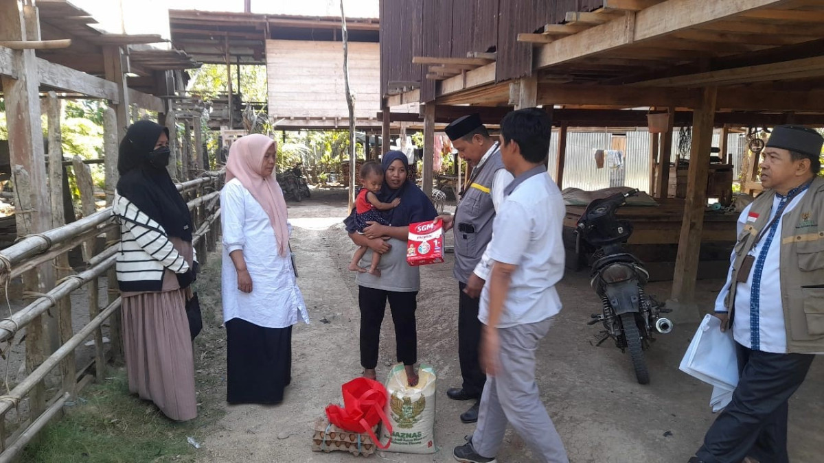 Pemberian bantuan kepada sasaran beresiko stunting oleh bapak asuh