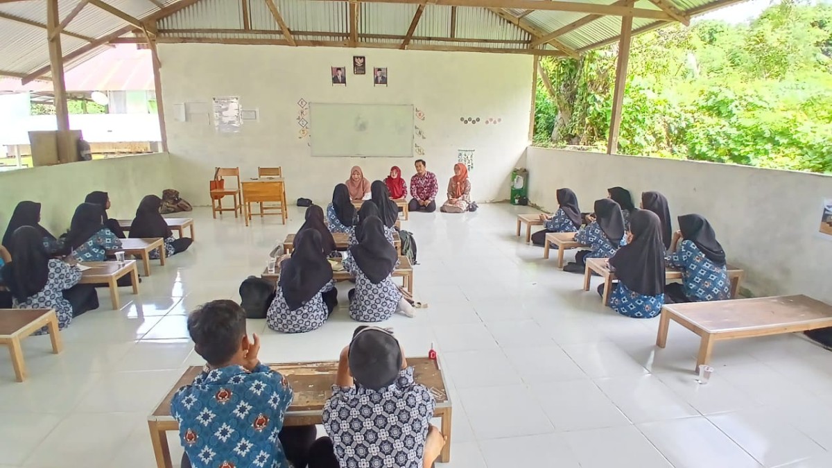 Melakukan Pembinaan PIK-R,.