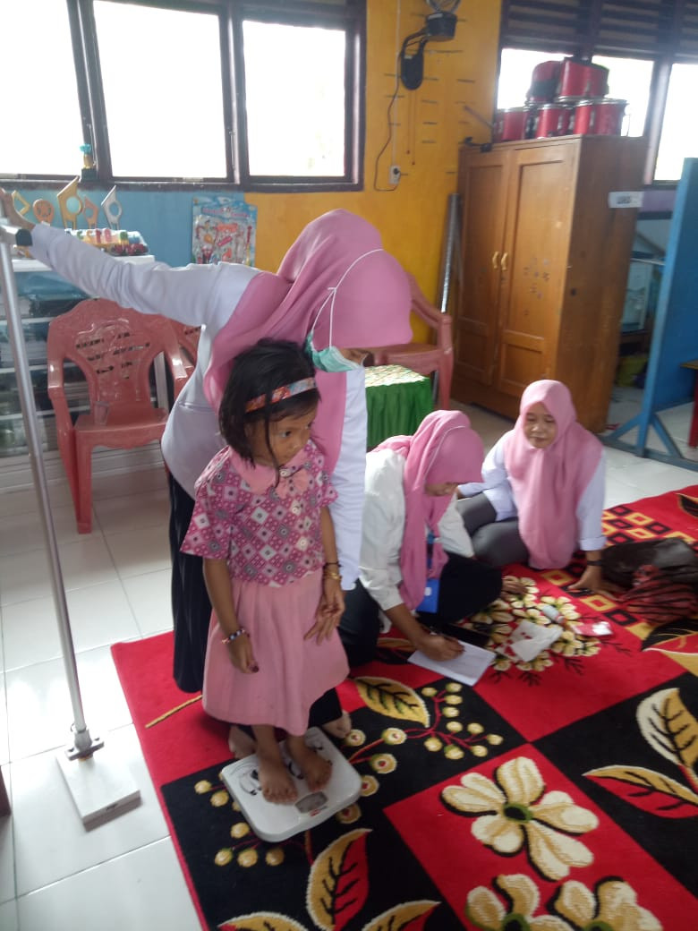 Pemberian Vitamin A di TK Desa Mallongilongi