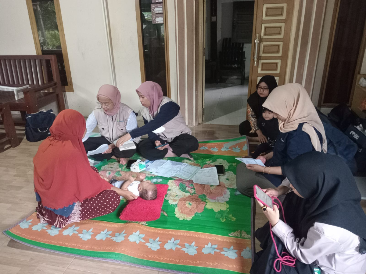 Melakukan pembinaan posyandu