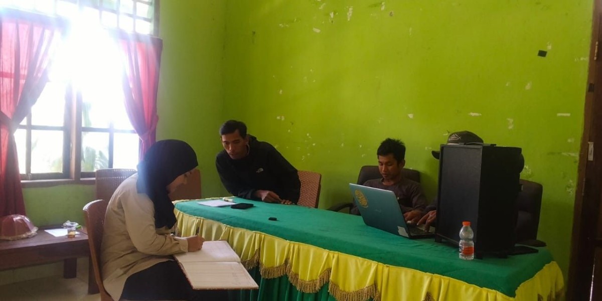 Pengembangan Kampung Keluarga Berkualitas melalui koordinasi dengan aparat Desa terkait kependudukan