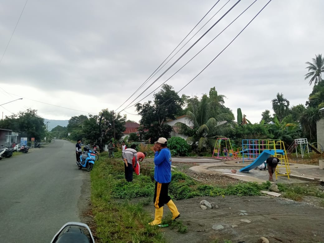 Kerja Bakti dalam rangka gerakan masyarakat hidup sehat